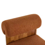 Fauteuil d'appoint en bouclé et hévéa avec dossier roulé